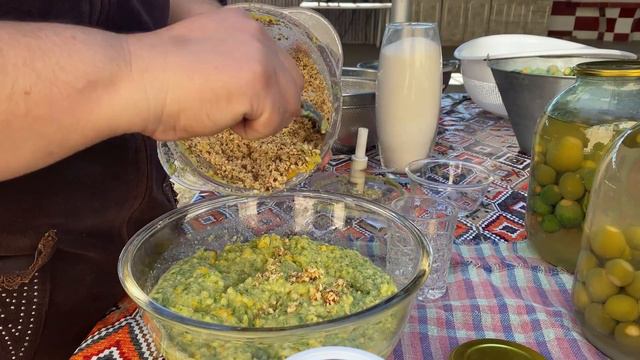 Harvesting Juicy Feijoa Fruit and Making COLD JAM and JUICE смотреть онлайн