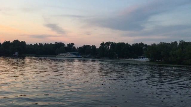 КИЕВ.ПРОГУЛКА НА КАТЕРЕ смотреть онлайн