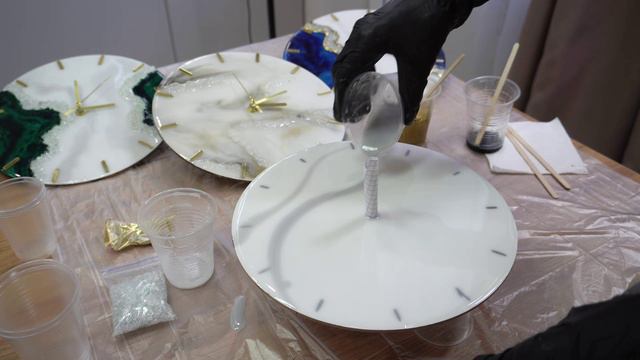 Инструкция:
Классические часы с эпоксидной смолой. Вариант 2 - мрамор смотреть онлайн
