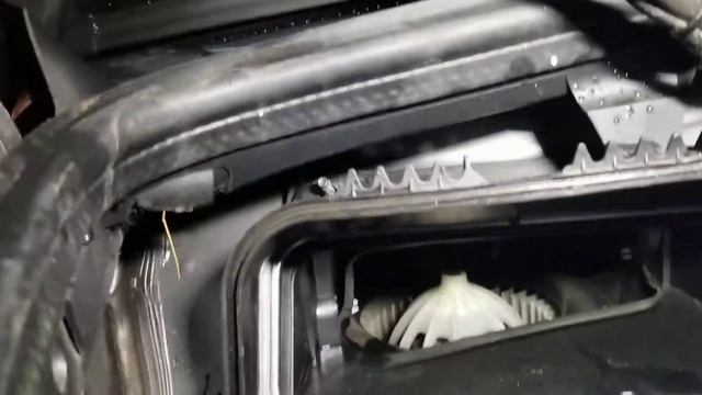 Mercedes Benz CLS W219 Water Leak at Passenger Floorboard Source смотреть онлайн