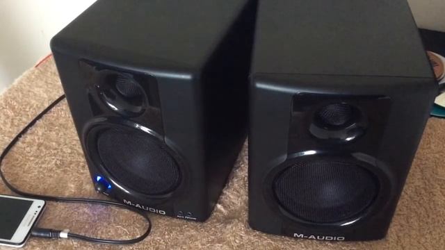 M-audio AV40 bass test смотреть онлайн