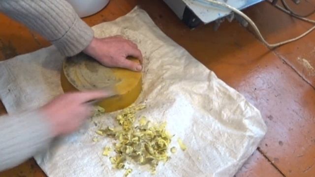 ЗИМНИЙ ДЕНЬ ПЧЕЛОВОДА,  РАБОТАЕМ НА ПАСЕКЕ, ВОСК, ВОЩИНА, ГАНЕМАНОВСКИЕ РЕШЁТКИ, ЗИМОВНИК.  ВЛОГ