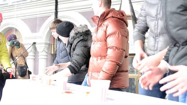 Чемпионат по поеданию блинов в Нижнем Новгороде смотреть онлайн
