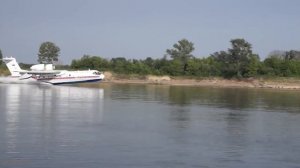 Гидросамолет Бе 200 МЧС России взлет и посадка на воду для набора воды. Тушение пожара.