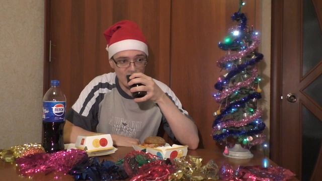 ОБЖОР. БИФ А-ЛЯ РУС С БЕКОНОМ И ЧИКЕН А-ЛЯ РУС С БЕКОНОМ ИЗ МАКДОНАЛДС. MUKBANG EATING SHOW смотреть онлайн