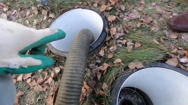 Откачка септика своими руками, но с ассенизатором. Обслуживание септика Клён смотреть онлайн