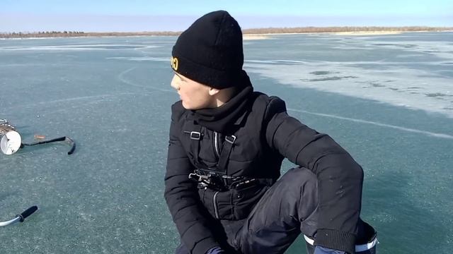 УСТАЛ БЕГАТЬ ЗА ЖЕРЛИЦАМИ!!! Последняя рыбалка со льда. Закрытие зимнего сезона 2021. смотреть онлайн