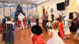 старшая группа игра Мы повесим шарики