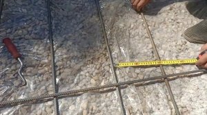 Заливаем заезд в участок бетоном М 300, укрепляем арматурой.