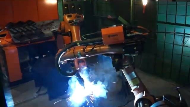Промышленный робот сборка и сварка коллектора смотреть онлайн