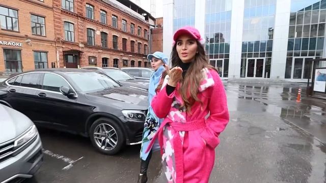 25. Пальто из шерсти с мохером и отделкой из норки. смотреть онлайн