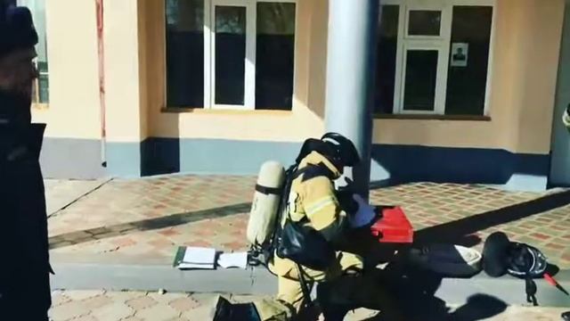 Пожарные из Шали провели тренировку в общеобразовательной школе смотреть онлайн