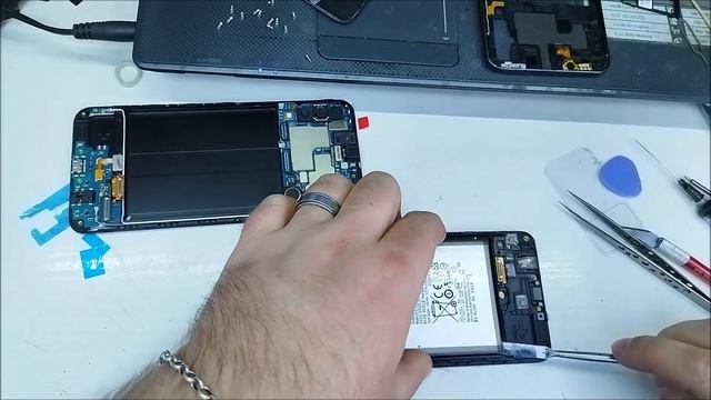 Три не сложных ремонта в одном видео! Замена дисплейного модуля на Samsung A-серии смотреть онлайн