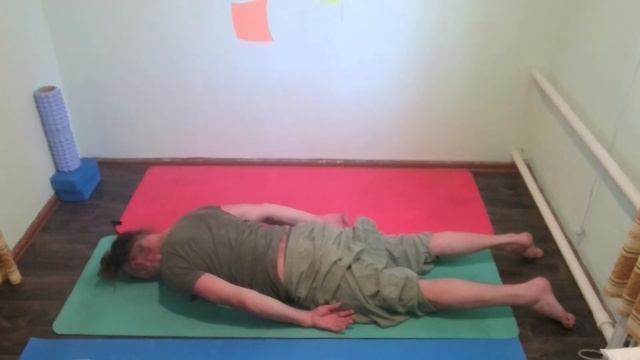 Утренние йога-асаны дома для начинающих ОНЛАЙН. Лучшая утренняя йога перед медитацией. 5.06.23 г. смотреть онлайн