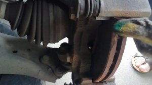 Замена передних тормозных колодок Шкода Рапид. Как поменять передние тормозные колодки Skoda Rapid?