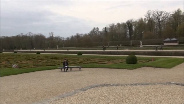 Весенняя прогулка по парку Во-Ле-Виконт смотреть онлайн
