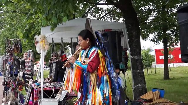 Beautiful Sunday. Индеец Inty Pakarinaна Дне основания Царского Села. смотреть онлайн
