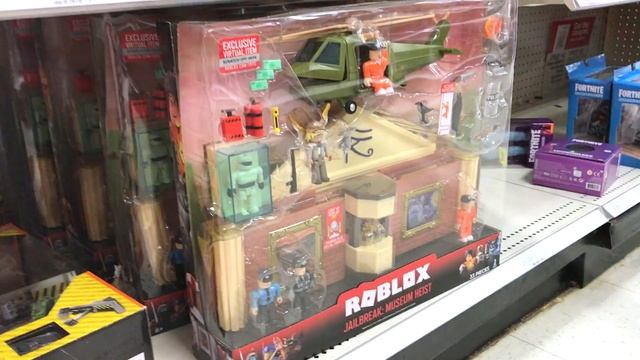 Roblox Hunt at Target & Walmart + Blind Boxes Unboxing! смотреть онлайн