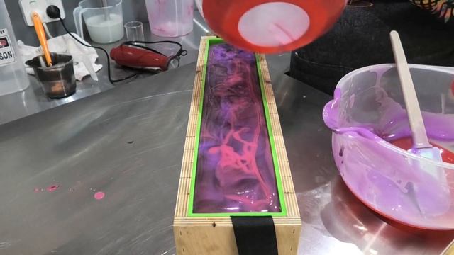 Love Me! Cold Process Soap Bar 🧼 Using neon colours смотреть онлайн