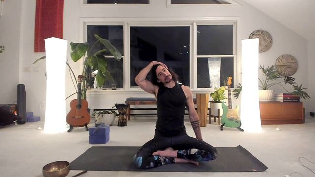 30 minute asana with Michael Hewett | Neck, shoulder & spinal release смотреть онлайн