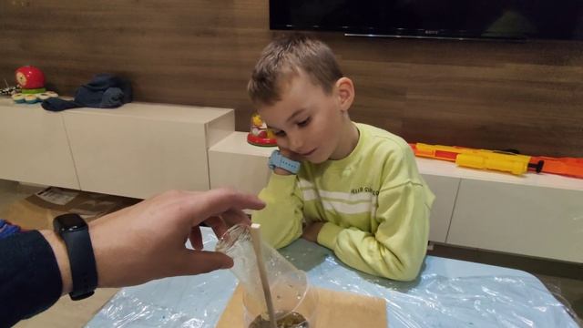 Каменный ковер из песка и эпоксидной смолы (домашний эксперимент) смотреть онлайн