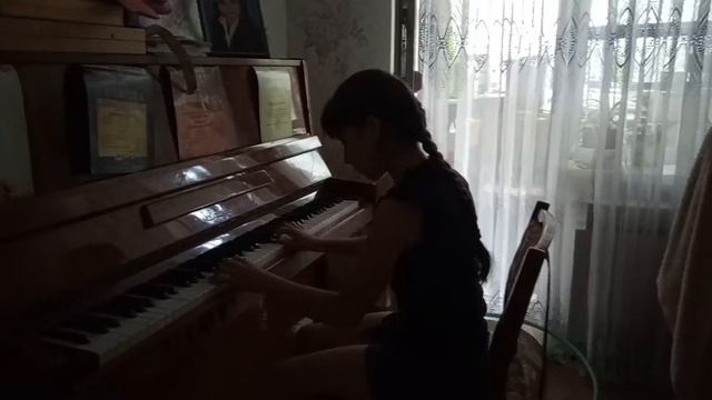 Играю Квин Б.Мэй смотреть онлайн