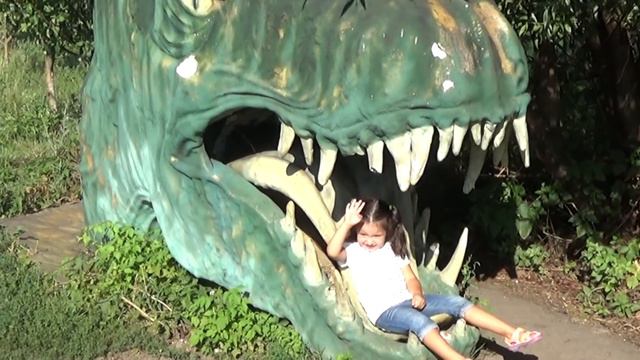 Vlog/Были в зоопарке Лиза гладила леопарда/In the zoo Lisa stroked the leopard смотреть онлайн