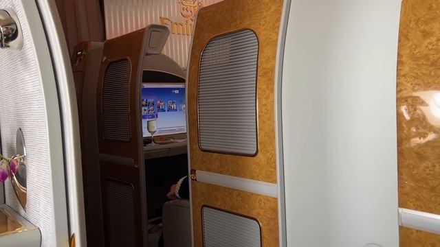 My Private First Class Suite to Dubai - Onboard Emirates смотреть онлайн