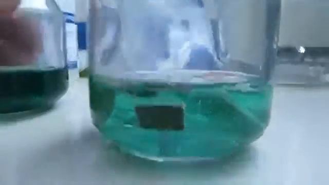 Простой способ снятие позолоты лимонная + кислота +перекись водорода + пищ соль смотреть онлайн