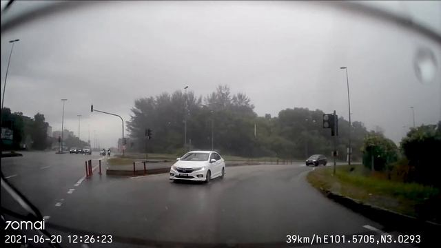 70Mai RC06 Rain Sample смотреть онлайн