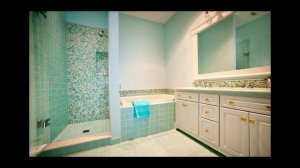 Голубая плитка в ванной