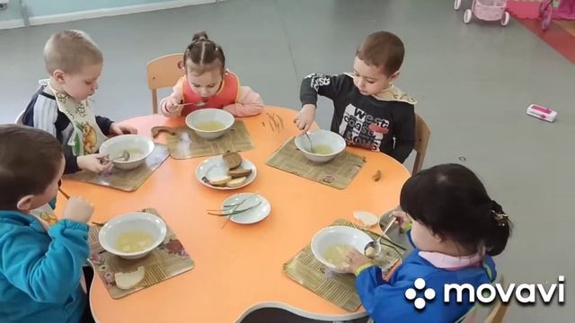 Обед в детском саду.