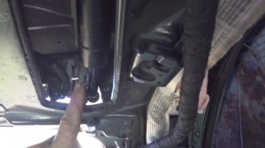 Как заменить газовые упоры крышки багажника Porsche Cayenne [Порше Кайен] & VW Touareg [Туарег]