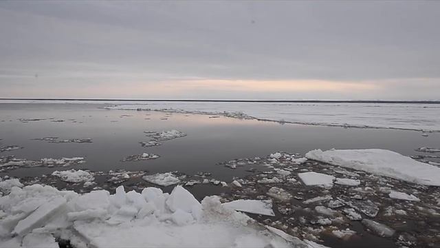 ВОТ ТАК НАЧИНАЕТСЯ ЛЕДОХОД ,НА РЕКЕ ОБЬ. ЛЕДОХОД 2019 смотреть онлайн
