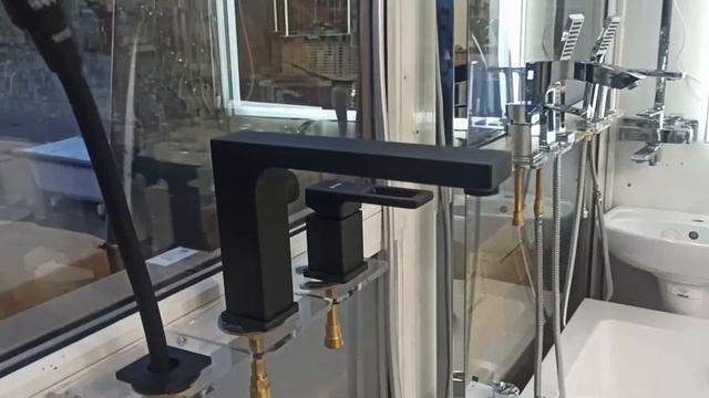 Смеситель на борт ванны Gappo G1117-6 чёрный. Врезной смеситель смотреть онлайн