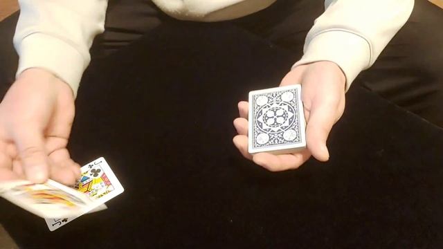 ПОТРЯСАЮЩИЙ ФОКУС ДЛЯ НАЧИНАЮЩИХ / УДИВИ СВОИХ ДРУЗЕЙ / ОБУЧЕНИЕ ФОКУСАМ С КАРТАМИ смотреть онлайн