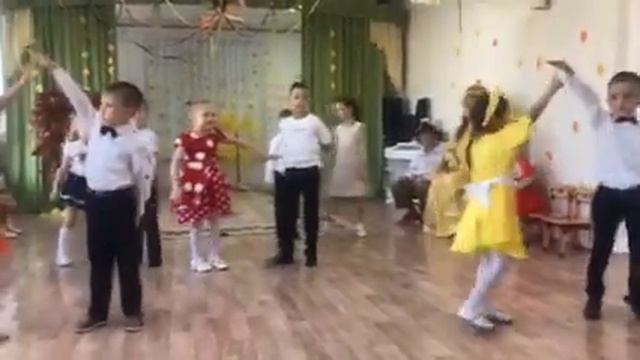 "Осенний вальс", Исполняет: Группа "Солнышко" смотреть онлайн