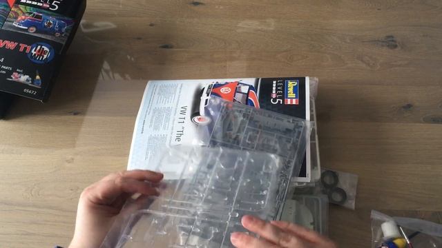 Revell VW T1 "The Who" Limited Edition 1/24 unboxing смотреть онлайн