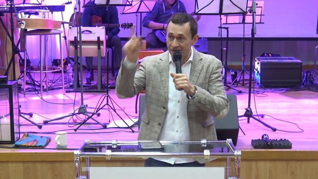 Дмитрий Лео. 20 секунд истины, избавили человека от 20 лет глухоты смотреть онлайн