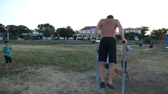 Копия видео "Отжимание на брусьях 50 раз 27/07/2020" смотреть онлайн