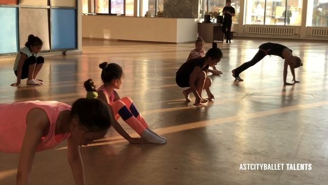 Contemporary dance class... #astcityballet 6-8.08.2019. смотреть онлайн