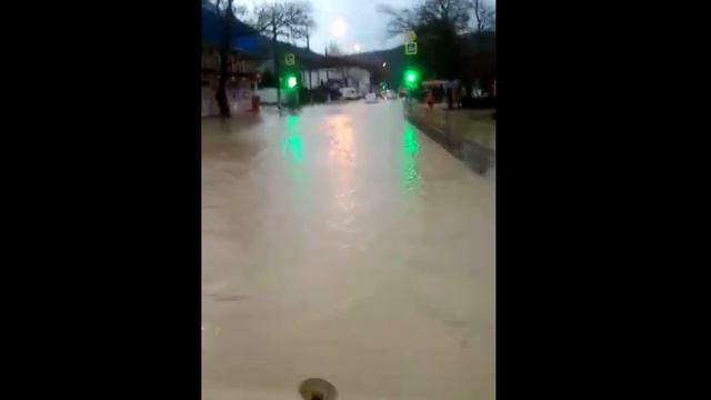 СПАСИТЕ ЛЮДЕЙ! #Анапа в #Сукко потоп!!! 25.12.2021 смотреть онлайн