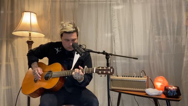 Yamaha | Frank Iero performs “The Unfortunate” with his Yamaha CSF-TA guitar & THR30IIA смотреть онлайн