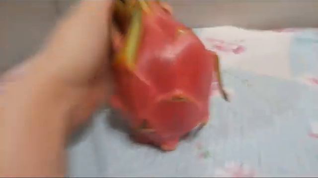 держу первый раз этот фрукт  Питахая