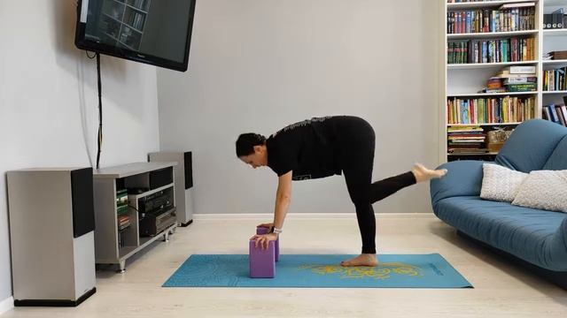 Растяжка для начинающих / Ноги + спина смотреть онлайн