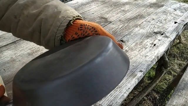 Как почистить чугунную сковороду смотреть онлайн