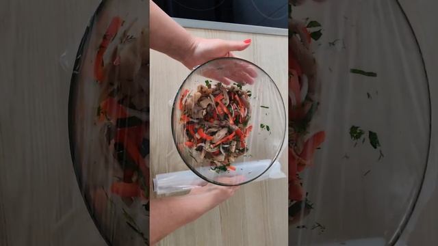 Праздничный салат с грибами смотреть онлайн