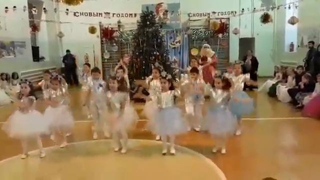 Белые снежинки танец. 4 гимназия смотреть онлайн