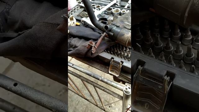 Тоуран Фольсваген 2.0 тді поднимаеца температура причина, и устраняем. замена ремня, помпи. смотреть онлайн