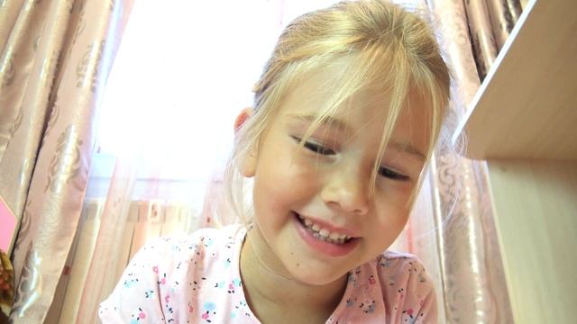 ПОЛУЧИЛА ДВОЙКУ в ШКОЛЕ! смотреть онлайн